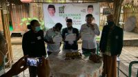 BAMBANG Sutiyono (dua kanan) menunjukkan sertifikat sebagai legalitas caleg PKB pada Pemilu 2024 mendatang. PKB ingin mengulangi nostalgia pernah mendapat sejumlah kursi di Bali pada Pemilu 1999 silam. Foto: hen BAMBANG Sutiyono (dua kanan) menunjukkan sertifikat sebagai legalitas caleg PKB pada Pemilu 2024 mendatang. PKB ingin mengulangi nostalgia pernah mendapat sejumlah kursi di Bali pada Pemilu 1999 silam. Foto: hen