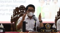 SEKDA Adi Arnawa saat memimpin Rapat Penyesuaian Pelaksanaan APBDes Tahun Anggaran 2021 Dalam Penyelenggaraan Pemerintahan di Desa bertempat di Ruang Rapat Kerta Gosana, Rabu (5/5/2021). Foto: ist SEKDA Adi Arnawa saat memimpin Rapat Penyesuaian Pelaksanaan APBDes Tahun Anggaran 2021 Dalam Penyelenggaraan Pemerintahan di Desa bertempat di Ruang Rapat Kerta Gosana, Rabu (5/5/2021). Foto: ist