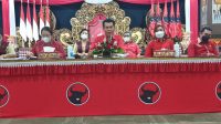 DEWA Made Mahayadnya memaparkan pelbagai lomba yang dilangsungkan DPD PDIP Bali serangkaian HUT ke-48 PDIP, Senin (3/5/2021). Aneka lomba itu dirancang untuk berkorelasi mengatasi kesulitan masyarakat saat ini dihajar pandemi. Foto: hen DEWA Made Mahayadnya memaparkan pelbagai lomba yang dilangsungkan DPD PDIP Bali serangkaian HUT ke-48 PDIP, Senin (3/5/2021). Aneka lomba itu dirancang untuk berkorelasi mengatasi kesulitan masyarakat saat ini dihajar pandemi. Foto: hen
