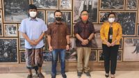DIREKTUR Operasional Bank BPD Bali, Ida Bagus Gede Setia Yasa (kiri), bersama I Gusti Ayu Citrawati, Daniel Tumiwa (kedua kanan), dan Steven Samudra. Foto: ist DIREKTUR Operasional Bank BPD Bali, Ida Bagus Gede Setia Yasa (kiri), bersama I Gusti Ayu Citrawati, Daniel Tumiwa (kedua kanan), dan Steven Samudra. Foto: ist
