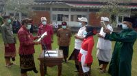 BUPATI Bangli, Sang Nyoman Sedana Arta, saat pelantikan dan pengambilan sumpah/janji 39 pegawai pemerintah dengan perjanjian kerja (P3K) dalam jabatan fungsional di lingkungan Pemkab Bangli, Selasa (25/5/2021). Foto: ist BUPATI Bangli, Sang Nyoman Sedana Arta, saat pelantikan dan pengambilan sumpah/janji 39 pegawai pemerintah dengan perjanjian kerja (P3K) dalam jabatan fungsional di lingkungan Pemkab Bangli, Selasa (25/5/2021). Foto: ist