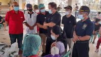 BUPATI Bangli, Sang Nyoman Sedana Arta; didampingi Wakil Bupati I Wayan Diar; Kabag Protokol I Putu Maha Edi; dan Camat Susut, I Nyoman Sedana, memantau pelaksanaan Gerakan Serentak (Gertak) Vaksinasi Covid-19, Jumat (28/5/2021). Foto: ist BUPATI Bangli, Sang Nyoman Sedana Arta; didampingi Wakil Bupati I Wayan Diar; Kabag Protokol I Putu Maha Edi; dan Camat Susut, I Nyoman Sedana, memantau pelaksanaan Gerakan Serentak (Gertak) Vaksinasi Covid-19, Jumat (28/5/2021). Foto: ist