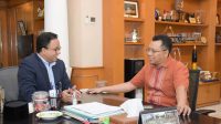 GUBERNUR Zulkieflimansyah (kanan) saat berdiskusi dengan Gubernur DKI Jakarta, Anies Baswedan. Foto: ist GUBERNUR Zulkieflimansyah (kanan) saat berdiskusi dengan Gubernur DKI Jakarta, Anies Baswedan. Foto: ist