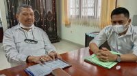 SEKRETARIS DPRD NTB, H. Mahdi (kiri); didampingi Kabag Keuangan DPRD NTB, Muhariadi Kurniawan, saat memberikan keterangan kepada wartawan, Rabu (19/5/2021). Foto: rul SEKRETARIS DPRD NTB, H. Mahdi (kiri); didampingi Kabag Keuangan DPRD NTB, Muhariadi Kurniawan, saat memberikan keterangan kepada wartawan, Rabu (19/5/2021). Foto: rul