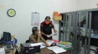 TIM Penyidik Kejari Karangasem menggeledah kantor Dinas Perumahan dan Permukiman Rakyat (Perkim) Karangasem, Senin (24/5/2021). Foto: ist TIM Penyidik Kejari Karangasem menggeledah kantor Dinas Perumahan dan Permukiman Rakyat (Perkim) Karangasem, Senin (24/5/2021). Foto: ist
