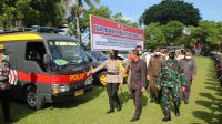 BUPATI Karangasem, I Gede Dana; didampingi Kapolres Karangasem, AKBP Ni Nyoman Suartini; Dandim 1623 Karangasem, Letkol Inf. Bima Santosa, mengecek kondisi kendaraan dinas usai apel gelar pasukan Operasi Ketupat Agung 2021 di Lapangan Tanah Aron Amlapura, Rabu (5/5/2021). Foto: ist BUPATI Karangasem, I Gede Dana; didampingi Kapolres Karangasem, AKBP Ni Nyoman Suartini; Dandim 1623 Karangasem, Letkol Inf. Bima Santosa, mengecek kondisi kendaraan dinas usai apel gelar pasukan Operasi Ketupat Agung 2021 di Lapangan Tanah Aron Amlapura, Rabu (5/5/2021). Foto: ist
