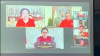 KETUA Umum DPP PDIP, Megawati Soekarnoputri, saat halal bihalal secara virtual dengan ratusan pengurus partai dan organisasi sayap partai. Termasuk DPC PDIP Kota Mataram, Rabu (19/5/2921) petang. Foto: rul KETUA Umum DPP PDIP, Megawati Soekarnoputri, saat halal bihalal secara virtual dengan ratusan pengurus partai dan organisasi sayap partai. Termasuk DPC PDIP Kota Mataram, Rabu (19/5/2921) petang. Foto: rul