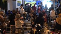 ARUS mudik di Pelabuhan Padangbai, Manggis, Karangasem mengalami peningkatan signifikan sejak Sabtu (1/5/2021) hingga Minggu (2/5/2021). Ratusan pemudik antre tes antigen. Foto: nad ARUS mudik di Pelabuhan Padangbai, Manggis, Karangasem mengalami peningkatan signifikan sejak Sabtu (1/5/2021) hingga Minggu (2/5/2021). Ratusan pemudik antre tes antigen. Foto: nad