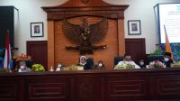 KETUA DPRD NTB, Hj. Baiq Isvie Rupaedah; didampingi Ketua DPRD Hj. Baiq Isvie Rupaedah, MH.; dan Wakil Ketua H. Abdul Hadi, saat memimpin jalannya sidang paripurna DPRD NTB, Senin (3/5/2021). Foto: ist KETUA DPRD NTB, Hj. Baiq Isvie Rupaedah; didampingi Ketua DPRD Hj. Baiq Isvie Rupaedah, MH.; dan Wakil Ketua H. Abdul Hadi, saat memimpin jalannya sidang paripurna DPRD NTB, Senin (3/5/2021). Foto: ist