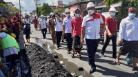 BUPATI Mahayastra meninjau proyek padat karya di Keramas Blahbatuh. Foto: adi BUPATI Mahayastra meninjau proyek padat karya di Keramas Blahbatuh. Foto: adi