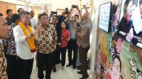 I Dewa Agung Gede Lidartawan (tiga kiri) saat peresmian Rumah Pintar Pemilu (RPP) di KPU Bali pada tahun 2019. RPP ini merupakan bagian dari strategi KPU untuk memberi pendidikan politik kepada publik. Foto: hen I Dewa Agung Gede Lidartawan (tiga kiri) saat peresmian Rumah Pintar Pemilu (RPP) di KPU Bali pada tahun 2019. RPP ini merupakan bagian dari strategi KPU untuk memberi pendidikan politik kepada publik. Foto: hen