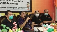 SEKDA Karangasem, I Ketut Sedana Merta, saat menghadiri rapat yang diselenggarakan Bawaslu Karangasem, Jumat (28/5/2021). Sedana Merta mengingatkan, ASN dan tenaga kontrak agar tidak terlibat dalam politik praktis dalam setiap hajatan pemilu. Foto: ist SEKDA Karangasem, I Ketut Sedana Merta, saat menghadiri rapat yang diselenggarakan Bawaslu Karangasem, Jumat (28/5/2021). Sedana Merta mengingatkan, ASN dan tenaga kontrak agar tidak terlibat dalam politik praktis dalam setiap hajatan pemilu. Foto: ist