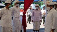 Sekda Dewa Indra dengan rombongan saat sidak di Pos Penyekatan Cekik, Gilimanuk