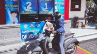 SAMSAT Bangli berinovasi dengan Samsat Drive Thru untuk memberi kemudahan dan kenyamanan kepada wajib pajak kendaraan bermotor. Foto: ist SAMSAT Bangli berinovasi dengan Samsat Drive Thru untuk memberi kemudahan dan kenyamanan kepada wajib pajak kendaraan bermotor. Foto: ist