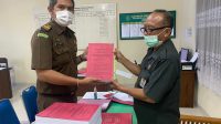 PERWAKILAN JPU Kejari Buleleng saat menyerahkan berkas perkara kasus korupsi penyimpangan dana hibah PEN Pariwisata Buleleng ke Pengadilan Tipikor Denpasar. Foto: rik PERWAKILAN JPU Kejari Buleleng saat menyerahkan berkas perkara kasus korupsi penyimpangan dana hibah PEN Pariwisata Buleleng ke Pengadilan Tipikor Denpasar. Foto: rik
