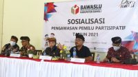 BAWASLU Bangli melangsungkan sosialisasi pengawasan partisipatif di Waterboom Sidembunut, Bangli, Kamis (10/6). Foto: gia BAWASLU Bangli melangsungkan sosialisasi pengawasan partisipatif di Waterboom Sidembunut, Bangli, Kamis (10/6). Foto: gia