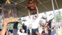 BUPATI Bangli, Sang Nyoman Sedana Arta, membuka lomba burung berkicau serangkaian peringatan Bulan Bung Karno Lapangan Kapten Mudita, Minggu (13/6/2021). Foto: ist BUPATI Bangli, Sang Nyoman Sedana Arta, membuka lomba burung berkicau serangkaian peringatan Bulan Bung Karno Lapangan Kapten Mudita, Minggu (13/6/2021). Foto: ist