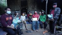 BUPATI Karangasem, I Gede Dana, saat menginap di salah satu rumah warga di Banjar Dinas Purwayu, Desa Tribuana, Kecamatan Abang, Sabtu (12/6/2021). Foto: ist BUPATI Karangasem, I Gede Dana, saat menginap di salah satu rumah warga di Banjar Dinas Purwayu, Desa Tribuana, Kecamatan Abang, Sabtu (12/6/2021). Foto: ist