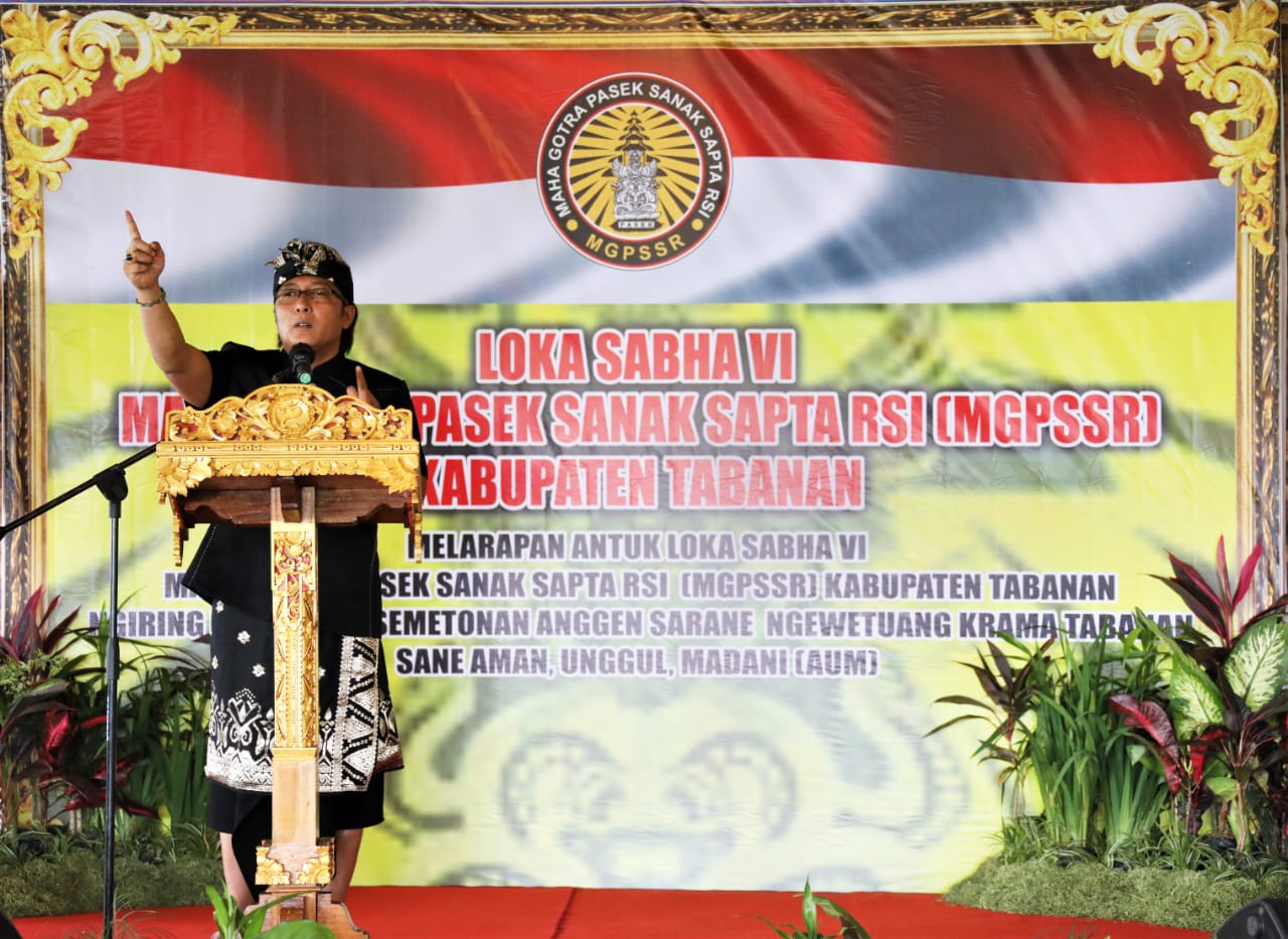BUPATI Giri Prasta saat menghadiri Lokasaba VII MGPSSR Kabupaten Tabanan di Taman Satwa Tabanan, Sabtu (5/6/2021). Foto: ist