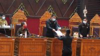 DPRD Karangasem, Senin (14/6/2021) menggelar rapat paripurna dengan agenda Pemandangan Umum Fraksi-fraksi terhadap dua rancangan peraturan daerah (raperda). Foto: ist DPRD Karangasem, Senin (14/6/2021) menggelar rapat paripurna dengan agenda Pemandangan Umum Fraksi-fraksi terhadap dua rancangan peraturan daerah (raperda). Foto: ist
