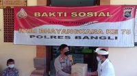 KAPOLRES Bangli, AKBP IGA Dhana Aryawan, menyerahkan tali asih kepada Yayasan Gurukula Bangli, Kamis (10/6/2021), serangkaian menyambut Hari Bhayangkara ke-75. Foto: ist KAPOLRES Bangli, AKBP IGA Dhana Aryawan, menyerahkan tali asih kepada Yayasan Gurukula Bangli, Kamis (10/6/2021), serangkaian menyambut Hari Bhayangkara ke-75. Foto: ist