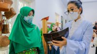 KETUA Dekranasda NTT, Julie Sutrisno Laiskodat, saat berkunjung ke store NTB Mall didampingi Hj. Niken Saptarini Widyawati Zulkieflimansyah. Foto: ist KETUA Dekranasda NTT, Julie Sutrisno Laiskodat, saat berkunjung ke store NTB Mall didampingi Hj. Niken Saptarini Widyawati Zulkieflimansyah. Foto: ist