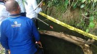 POLISI melakukan olah TKP di lokasi I Ketut Sumantra (61), warga Banjar Dinas Bujaga, Desa Nongan, Kecamatan Rendang, Karangasem, tewas karena tertimpa pohon dadap, Senin (7/6/2021). Foto: ist POLISI melakukan olah TKP di lokasi I Ketut Sumantra (61), warga Banjar Dinas Bujaga, Desa Nongan, Kecamatan Rendang, Karangasem, tewas karena tertimpa pohon dadap, Senin (7/6/2021). Foto: ist