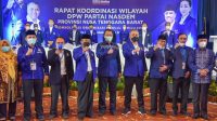 WAKIL Ketua Umum Partai NasDem, Ahmad Ali (empat kanan), didampingi Gubernur Zulkieflimansyah dan Ketua DPW serta DPD Nasdem di NTB, usai membuka Rakorwil Nasdem NTB, Rabu (2/6/2021). Foto: rul WAKIL Ketua Umum Partai NasDem, Ahmad Ali (empat kanan), didampingi Gubernur Zulkieflimansyah dan Ketua DPW serta DPD Nasdem di NTB, usai membuka Rakorwil Nasdem NTB, Rabu (2/6/2021). Foto: rul