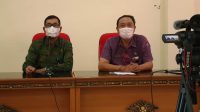 Plt. Kadisdikpora Kota Denpasar, IGN Eddy Mulya (kiri); didampingi Kabid Pembinaan SMP, AA Gede Wiratama saat pelatihan operator PPDB. Foto: tra Plt. Kadisdikpora Kota Denpasar, IGN Eddy Mulya (kiri); didampingi Kabid Pembinaan SMP, AA Gede Wiratama saat pelatihan operator PPDB. Foto: tra