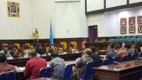 RAPAT Komisi II dan anggota DPRD Dapil Blahbatuh, Asisten II, Asisten III, Disperindag, BPBD, PUPR, BPKAD, Camat Blahbatuh, Bendesa Blahbatuh, dan Kepala Pasar Umum Blahbatuh di DPRD Gianyar, terkait penanganan pedagang Pasar Blahbatuhh, Sabtu (19/6/2021). Foto: adi RAPAT Komisi II dan anggota DPRD Dapil Blahbatuh, Asisten II, Asisten III, Disperindag, BPBD, PUPR, BPKAD, Camat Blahbatuh, Bendesa Blahbatuh, dan Kepala Pasar Umum Blahbatuh di DPRD Gianyar, terkait penanganan pedagang Pasar Blahbatuhh, Sabtu (19/6/2021). Foto: adi