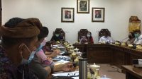 RAPAT Komisi IV DPRD Gianyar bersama Dinas Lingkungan Hidup Gianyar, Dinas Kesehatan Gianyar dan RSUD Sanjiwani, membahas pembuangan sampah medis di Kelurahan Bitera. Foto: adi RAPAT Komisi IV DPRD Gianyar bersama Dinas Lingkungan Hidup Gianyar, Dinas Kesehatan Gianyar dan RSUD Sanjiwani, membahas pembuangan sampah medis di Kelurahan Bitera. Foto: adi