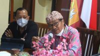 SUNADRA (kanan) saat memberi pemahaman tentang tugas penyelesaian sengketa yang akan dihadapi Bawaslu pada Pemilu-Pilkada Serentak 2024 mendatang di Bawaslu Bangli, Jumat (25/6/2021). Foto: ist SUNADRA (kanan) saat memberi pemahaman tentang tugas penyelesaian sengketa yang akan dihadapi Bawaslu pada Pemilu-Pilkada Serentak 2024 mendatang di Bawaslu Bangli, Jumat (25/6/2021). Foto: ist
