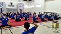 LATIHAN meregangkan dan merelaksasi otot bagi para WBP dan pegawai lapas, di Aula Candra Prabhawa Lapas Tabanan, Jumat (25/6/2021). Foto: ist LATIHAN meregangkan dan merelaksasi otot bagi para WBP dan pegawai lapas, di Aula Candra Prabhawa Lapas Tabanan, Jumat (25/6/2021). Foto: ist