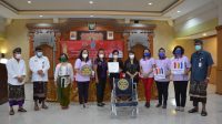 K3S Kota Denpasar menerima bantuan alkes dari sejumlah perusahaan dan institusi, Kamis (3/6/2021) di Gedung Wanita Santi Graha Denpasar. Foto: ist K3S Kota Denpasar menerima bantuan alkes dari sejumlah perusahaan dan institusi, Kamis (3/6/2021) di Gedung Wanita Santi Graha Denpasar. Foto: ist