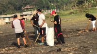 WARGA Denpasar bersama Relawan Jaya Wibawa-Jaya Wibawa Foundation mengikuti kegiatan bersih-bersih sampah di pinggir Pantai Biaung, Denpasar Timur, Selasa (1/6/2021). Foto: ist WARGA Denpasar bersama Relawan Jaya Wibawa-Jaya Wibawa Foundation mengikuti kegiatan bersih-bersih sampah di pinggir Pantai Biaung, Denpasar Timur, Selasa (1/6/2021). Foto: ist