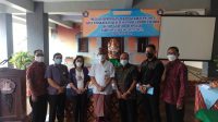 Plt. Kadisdikpora Kota Denpasar, IGN Eddy Mulya, didampingi Kasek Ketut Jawita, saat membuka workshop K-13 di SMP Ganesha Denpasar. Foto: tra Plt. Kadisdikpora Kota Denpasar, IGN Eddy Mulya, didampingi Kasek Ketut Jawita, saat membuka workshop K-13 di SMP Ganesha Denpasar. Foto: tra