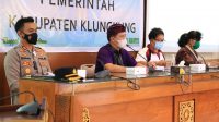 BUPATI Suwirta rapat bersama Satgas Covid-19 Kabupaten Klungkung terkait penerapan PPKM Darurat di kantor Bupati Klungkung, Jumat (2/7/2021). Foto: ist BUPATI Suwirta rapat bersama Satgas Covid-19 Kabupaten Klungkung terkait penerapan PPKM Darurat di kantor Bupati Klungkung, Jumat (2/7/2021). Foto: ist