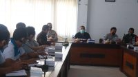 BUPATI Tamba saat menggelar rapat pelaksanaan PPKM Darurat, Jumat (2/7/2021). Foto: ist BUPATI Tamba saat menggelar rapat pelaksanaan PPKM Darurat, Jumat (2/7/2021). Foto: ist