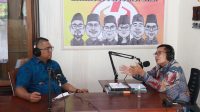 FRITZ Edward Siregar (kiri) saat menjadi narasumber perdana podcast K.Dek Bali di Bawaslu Bali. Foto: ist FRITZ Edward Siregar (kiri) saat menjadi narasumber perdana podcast K.Dek Bali di Bawaslu Bali. Foto: ist