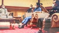 SEKDA Badung, Wayan Adi Arnawa, menerima Tim Pakar Satgas Covid-19 Pusat yang dipimpin Nyoman Gde Agus Asrama di Puspem Badung, Selasa (10/8/2021). Foto: ist SEKDA Badung, Wayan Adi Arnawa, menerima Tim Pakar Satgas Covid-19 Pusat yang dipimpin Nyoman Gde Agus Asrama di Puspem Badung, Selasa (10/8/2021). Foto: ist