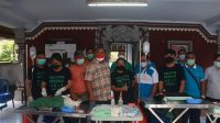BUPATI Tamba saat memantau sterilisasi dan vaksinasi rabies terhadap anjing dan kucing milik warga. Foto: ist BUPATI Tamba saat memantau sterilisasi dan vaksinasi rabies terhadap anjing dan kucing milik warga. Foto: ist