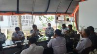 PARA pejabat struktural Dishub NTB tengah melakukan aksi mosi tidak percaya ke Kadis Perhubungan NTB. Foto: rul PARA pejabat struktural Dishub NTB tengah melakukan aksi mosi tidak percaya ke Kadis Perhubungan NTB. Foto: rul
