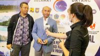 GUBERNUR NTB, H. Zulkieflimansyah (kiri); bersama Gubernur NTT, Viktor Bungtilu Laiskodat, saat memberikan keterangan kaitan kerjasama kedua daerah dengan PT SMI. Foto: rul GUBERNUR NTB, H. Zulkieflimansyah (kiri); bersama Gubernur NTT, Viktor Bungtilu Laiskodat, saat memberikan keterangan kaitan kerjasama kedua daerah dengan PT SMI. Foto: rul