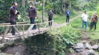 WABUP Ipat saat meninjau langsung keluhan warga Kelurahan Pendem, Jembrana, Selasa (24/8/2021). Foto: ist WABUP Ipat saat meninjau langsung keluhan warga Kelurahan Pendem, Jembrana, Selasa (24/8/2021). Foto: ist