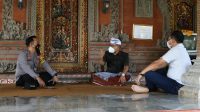 KAPOLRES Tabanan, AKBP Ranefli Dian Candra, melaksanakan kunjungan silaturahmi ke kediaman Ketua PHDI Kabupaten Tabanan, I Wayan Tontera, di Kelating, Kecamatan Kerambitan, Jumat (20/8/2021). Foto: ist KAPOLRES Tabanan, AKBP Ranefli Dian Candra, melaksanakan kunjungan silaturahmi ke kediaman Ketua PHDI Kabupaten Tabanan, I Wayan Tontera, di Kelating, Kecamatan Kerambitan, Jumat (20/8/2021). Foto: ist