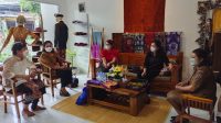 KETUA Dekranasda Kota Denpasar, Sagung Antari Jaya Negara, bersama Ayu Kristi Arya Wibawa saat meninjau Rumah Belanja Denpasar. Foto: ist KETUA Dekranasda Kota Denpasar, Sagung Antari Jaya Negara, bersama Ayu Kristi Arya Wibawa saat meninjau Rumah Belanja Denpasar. Foto: ist