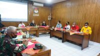 RAPAT koordinasi terkait pemutakhiran data di KPU Badung dengan melibatkan parpol dan stakeholder terkait di Badung, medio Maret 2021 lalu. Dalam rapat ini KPU Badung tercetus jumlah penduduk Badung teranyar sebanyak 507.418 jiwa menurut data Disdukcapil Badung. Foto: ist RAPAT koordinasi terkait pemutakhiran data di KPU Badung dengan melibatkan parpol dan stakeholder terkait di Badung, medio Maret 2021 lalu. Dalam rapat ini KPU Badung tercetus jumlah penduduk Badung teranyar sebanyak 507.418 jiwa menurut data Disdukcapil Badung. Foto: ist