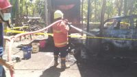 MOBIL Suzuki APV DK 1985 AAB yang diparkir di garasi Made Putu Sarjana di Banjar Dinas Lebah, Desa Sukadana, Kubu, Karangasem hangus terbakar, Rabu (11/8/2021). Foto: ist MOBIL Suzuki APV DK 1985 AAB yang diparkir di garasi Made Putu Sarjana di Banjar Dinas Lebah, Desa Sukadana, Kubu, Karangasem hangus terbakar, Rabu (11/8/2021). Foto: ist