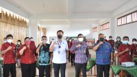 KEPALA BNN Provinsi Bali, Brigjen Pol Gde Sugianyar Dwi Putra, bersama Plt Kadisdikpora Kota Denpasar, IGN Eddy Mulya, saat pelatihan soft skill di SMP Tunas Harapan Jaya. Foto: ist KEPALA BNN Provinsi Bali, Brigjen Pol Gde Sugianyar Dwi Putra, bersama Plt Kadisdikpora Kota Denpasar, IGN Eddy Mulya, saat pelatihan soft skill di SMP Tunas Harapan Jaya. Foto: ist