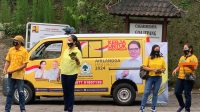 KADER Partai Golkar Klungkung membagikan nasi jinggo dan masker kepada pengguna jalan di Goa Jepang, Kecamatan Banjarangkan, Klungkung untuk memperingati Hari Kemerdekaan Republik Indonesia ke-76, Rabu (18/8/2021). Foto: ist KADER Partai Golkar Klungkung membagikan nasi jinggo dan masker kepada pengguna jalan di Goa Jepang, Kecamatan Banjarangkan, Klungkung untuk memperingati Hari Kemerdekaan Republik Indonesia ke-76, Rabu (18/8/2021). Foto: ist